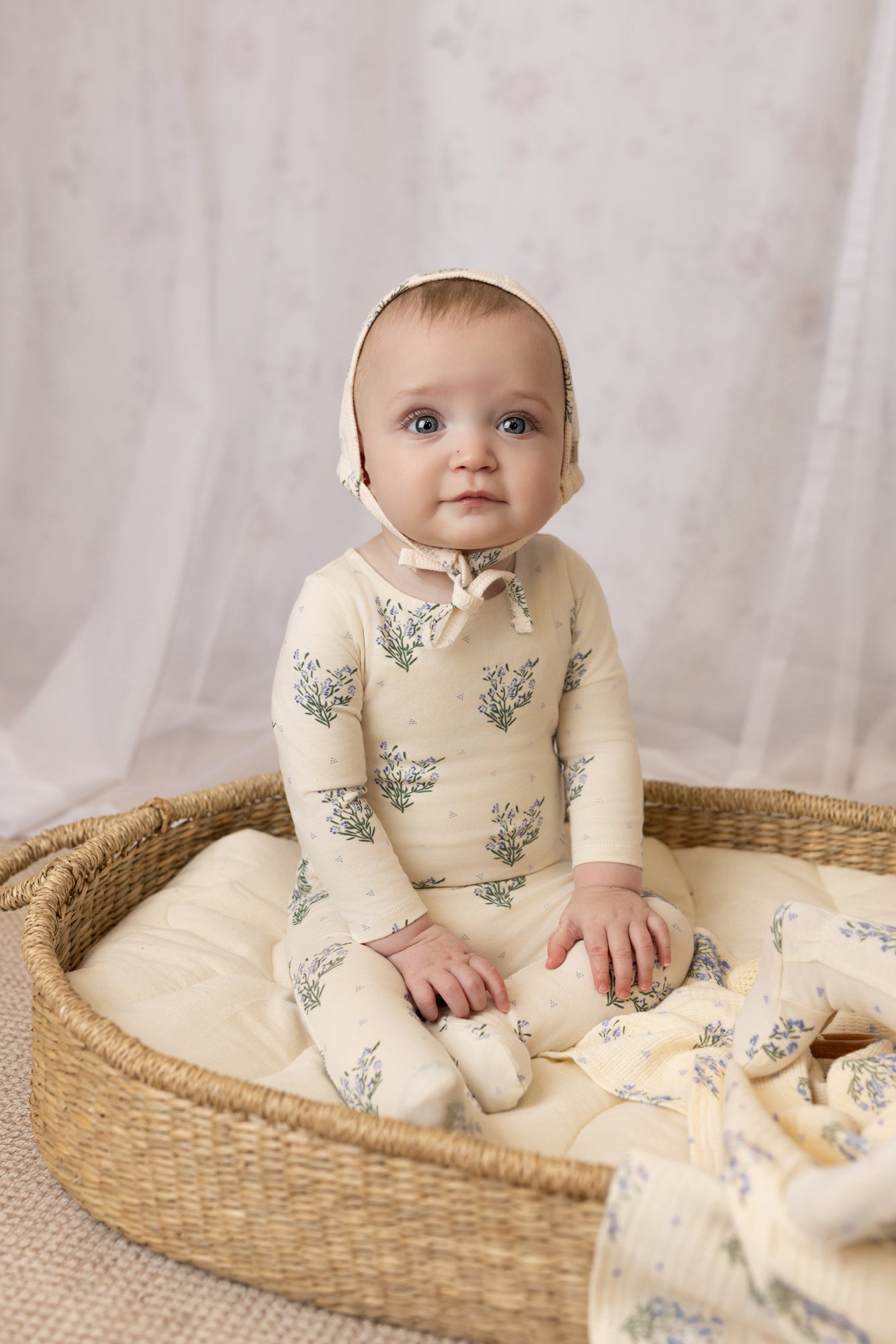 Scattered floral print baby footie in premium cotton-spandex, Tricot Bebe
