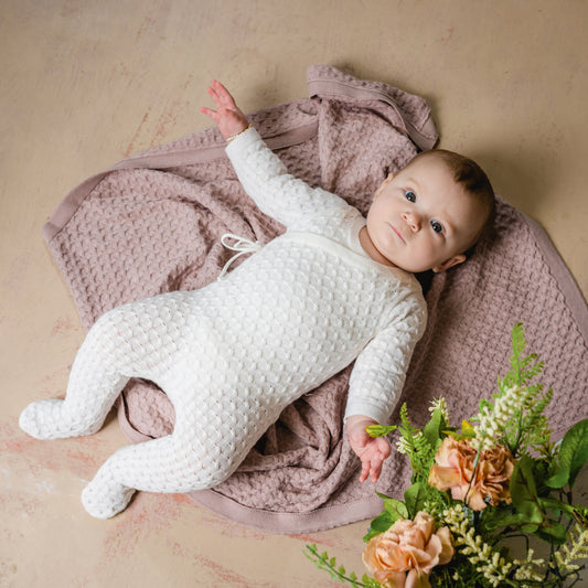 Honeycomb knit blanket